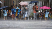 태풍 '카눈' 기록적 폭우…日규슈, 133만명에게 피난 지시했다