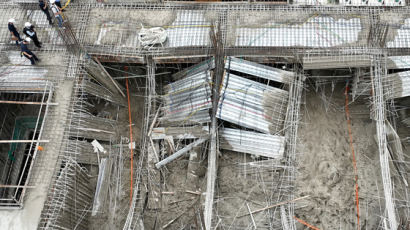 [사진] 안성 공사장 붕괴 …베트남 형제 2명 사망