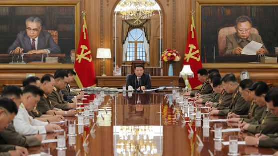 [속보] 김정은 “전쟁준비 더 공세적으로”…북 중앙군사위 개최