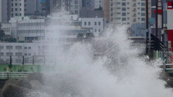 카눈, 수도권 상륙 전 약해졌다…전문가도 놀란 '이상한 경로'