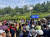 장제원 국민의힘 의원(노란 원)이 12일 지지자들 모임인 '여원산악회'에서 인사말을 하고 있는 모습. 이날 산악회 등반 행사에는 1300여명이 참가했다. 사진 장제원 페이스북 캡처 