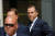 조 바이든 미국 대통령의 차남 헌터 바이든(오른쪽)이 지난달 26일 미국 델라웨어주 윌밍턴에서 탈세 혐의에 대한 재판을 마치고 법원을 떠나고 있다. 로이터=연합뉴스