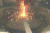 충북 괴산군이 4만명분의 밥을 지을 수 있는 세계 최대 규모의 가마솥을 제작하고 있는 모습. 거푸집 주입구에 쇳물이 빨려들어가면서 형틀 내부에서 발생한 열기와 가스가 불꽃을 튀기며 장관을 이루고 있다. 중앙포토