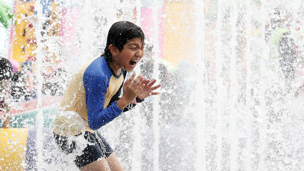서울 강서구 방화근린공원에서 열린 '우리동네 신박한 워터파크'에서 어린이들이 물놀이를 하고 있다. 뉴스1