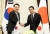 지난 7월 리투라이나에서 열린 한일 정상회담에서 인사를 나누는 윤석열 대통령과 기시다 후미오 일본 총리. 연합뉴스