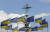 우크라이나의 국기와 유럽연합(EU) 국기가 나토 로고와 함께 지난달 12일 우크라이나 수도 키이우 도심 광장에서 펄럭이고 있다. EPA=연합뉴스