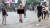 지난 12일 서울 홍익대학교 인근에서 비키니를 입은 채 킥보드를 탄 하느르 모습. 사진 온라인커뮤니티 캡처