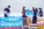 지난 1일 경기도 이천시에서 시몬스 직원이 수확한 복숭아를 포장하고 있다. [사진 각사]
