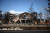 16일(현지시간) 미국 하와이주 마우이 섬을 덮친 산불로 차량과 건물이 앙상한 뼈대만 남거나 잿더미가 된 모습. AFP=연합뉴스