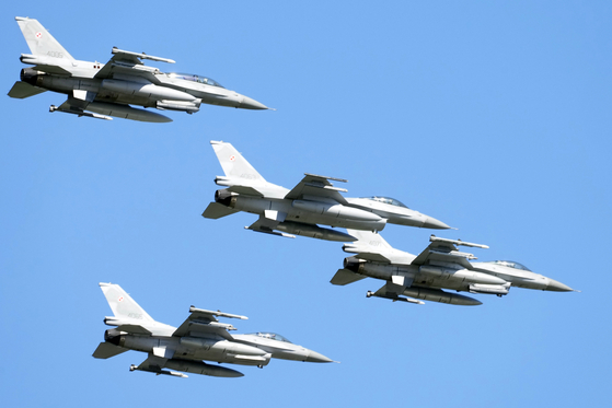 [속보] 로이터 "美 '우크라에 F-16' 승인"…영토 탈환 속도 낼 듯