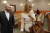 지난 3월 22일(현지시각) 미국 유타주 파크시티 법원에 출석하는 배우 기네스 펠트로. 이날 그는 크림색 카디건과 큼지막한 가죽 가방을 들고 등장했다. 사진 연합뉴스=AP 