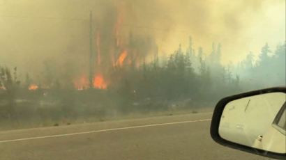 지옥 같은 산불 덮친다, 도시 2만명 통째 대피…캐나다 비명