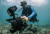 블랑팡 피프티 패덤즈를 착용하고 해양 생태계 보호를 위한 자료 수집 중인 해양 탐험가. [사진 블랑팡]