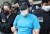 서울 관악구 신림동 등산로 성폭행 사건의 피의자 최모씨가 19일 영장실질심사 참석을 위해 관악경찰서를 나서고 있다. 연합뉴스
