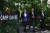 윤석열 대통령(왼쪽 끝)과 조 바이든 미국 대통령, 기시다 후미오 일본 총리가 18일(현지시간) 워싱턴DC 인근 미국 대통령 별장인 캠프 데이비드에서 열린 한미일 정상 공동기자회견에 입장하고 있다. 연합뉴스.