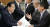 기시다 후미오(왼쪽) 일본 총리가 후쿠시마 제1원자력발전소 오염수의 해양 방류를 앞두고 21일 오후 도쿄 총리관저에서 전국어업협동조합연합회 사카모토 마사노부 회장 등 어민단체장과 면담하고 있다. 연합뉴스