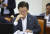 이재명 더불어민주당 대표가 21일 국회 국방위원회 전체회의에서 생각에 잠겨 있다. 김현동 기자 
