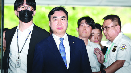 [속보] 검찰, '민주당 돈봉투' 윤관석 의원 구속기소