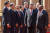 22일 시진핑(오른쪽 두번째) 중국 국가주석이 남아공 프리토리아의 대통령 집무실인 유니온 빌딩에서 거행된 국빈 환영행사에서 시릴 라마포사(오른쪽) 남아공 대통령의 안내를 받고 있다. AFP=연합뉴스