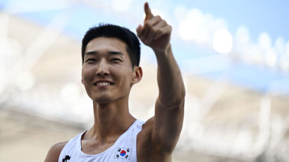 '스마일 점퍼' 우상혁 6위… 2회 연속 세계선수권 메달 좌절