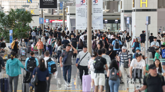 해외여행 '필수템'된 카드…수수료‧적립 특화서비스 경쟁 심화