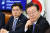 이재명 더불어민주당 대표와 박찬대 최고위원(왼쪽). 김현동 기자