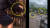 탈카시 한 주택에서 미처 빠져나오지 못한 개가 구조되는 모습(왼쪽)과 산티아고에서 홍수가 난 모습. 차와 나무가 떠내려가고 있다. 사진 트위터 캡처