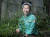 ‘바오가족’ 일원인 ‘강바오’로 불리는 강철원 사육사가 판다 머리띠를 쓰고 대나무밭에 앉아 있다. 최기웅 기자
