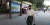 서울시 은평구 진관동에 사는 심은주(42)씨는 출근길 지하철 자리 한 칸을 차지하기 위해 매일 아침 달리기로 하루를 시작한다. 지난 6월 28일 심씨는 오전 6시20분부터 출근을 시작했다. 김민정 기자
