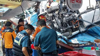 [사진] 포항 죽도어시장 트럭 추락 … 13명 부상