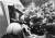 김영삼 통일민주당 총재가 1987년 6월 26일 평화대행진 도중 경찰에 의해 ‘닭장차’로 연행되고 있다. [중앙포토]