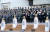 지난 2018년 3월 1일 서울 육군사관학교에서 열린 독립전쟁 영웅 5인 흉상 제막식에서 사관생도와 참석자들이 기념사진을 찍고 있다. 흉상은 탄피 300kg을 녹여 제작됐다. 연합뉴스