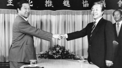 “87년 대선, 우리는 서로 싸우다 졌고 국민은 나를 원망했다”-김대중 육성 회고록〈16〉