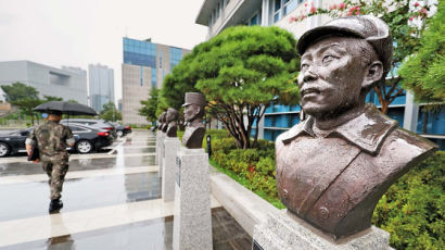 [단독] "김원봉 막히자 홍범도…文정부 목표는 '軍뿌리' 바꾸기"