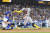로날드 아쿠냐 주니어(13번)가 1일(한국시간) LA 다저스전에서 2회 역전 만루홈런을 때려내고 있다. 그는 이 홈런으로 MLB 역사상 최초의 30홈런-60도루를 달성했다. AP=연합뉴스
