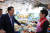 윤석열 대통령이 지난달 31일 서울 동작구 노량진수산시장을 방문, 상인들과 대화를 나누고 있다. 사진 대통령실