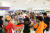 지난달 31일 롯데면세점 제주점에 중국발 크루즈 단체 관광객 350여 명이 방문해 쇼핑을 즐겼다. 사진 롯데면세점