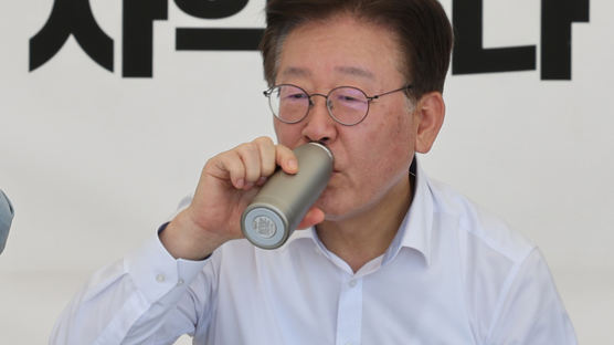 이재명·검찰, 소환조사 기싸움…李 측 "4일 출석 검찰이 거부"