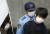지난해 7월 아베 신조 전 일본 총리를 총기로 살해한 야마가미 데쓰야(오른쪽). 그가 범행 동기로 "통일교로 인해 가정이 파탄났다"고 진술하면서 일본 사회에서 통일교 문제가 본격적으로 불거졌다. AP=연합뉴스