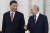 블라디미르 푸틴 러시아 대통령(오른쪽)이 올해 3월 모스크바 크렘린궁에 도착한 시진핑 중국 국가주석을 안내하고 있다. AFP=연합뉴스