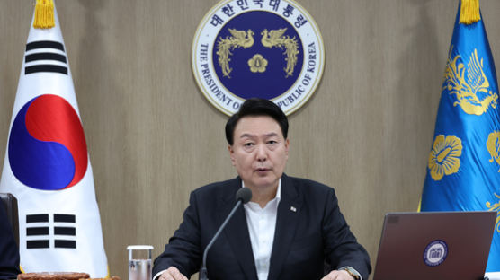 尹 "北핵 주요 자금원인 불법탈취 적극 차단해야…중국 건설적 노력 필요"