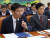 이복현 금융감독원장이 4일 오후 서울 여의도 국회에서 열린 정무위원회 전체회의에서 의원들의 질의에 답변하고 있다. 뉴스1