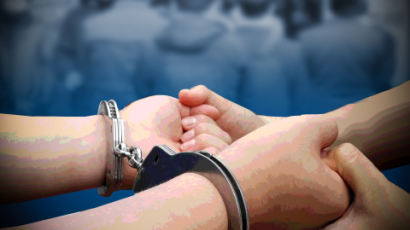 부인 직장 찾아가 흉기난동…60대 남성 테이저건 맞고 체포