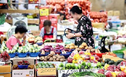 사과 31% 복숭아 24% 비싸졌다…추석 앞두고 물가 불안