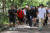 5일 장미란 문화체육관광부 2차관(오른쪽 둘째)이 엄홍길 대장, 방송인 파비앙과 함께 북악산 등산로를 오르고 있다.