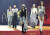 지난 5일 서울 동대문구 동대문디자인플라자(DDP)에서 열린 ‘2024 S/S 서울패션위크’ 홀리넘버세븐(HOLYNUMBER7) 패션쇼에서 모델들이 워킹을 하고 있다. 뉴스1