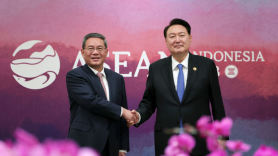 尹, 중국 2인자 만나 “북한 문제, 한·중 관계 걸림돌 안 돼야”