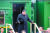 2019년 4월 연해주 남단 하산스키 하산역에서 김정은 북한 국무위원장이 특별열차에서 하차하는 모습. 연해주 주정부 홈페이지.