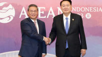 尹 만난 中리창 "핵심이익과 중대한 우려 존중을" 한·미·일 견제