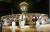 2002년 미국 뉴욕 유엔본부 총회의장에서 전기기타로 국악 가락을 표현하는 ‘기타 산조’ 공연을 하는 모습. [사진 남궁돈]